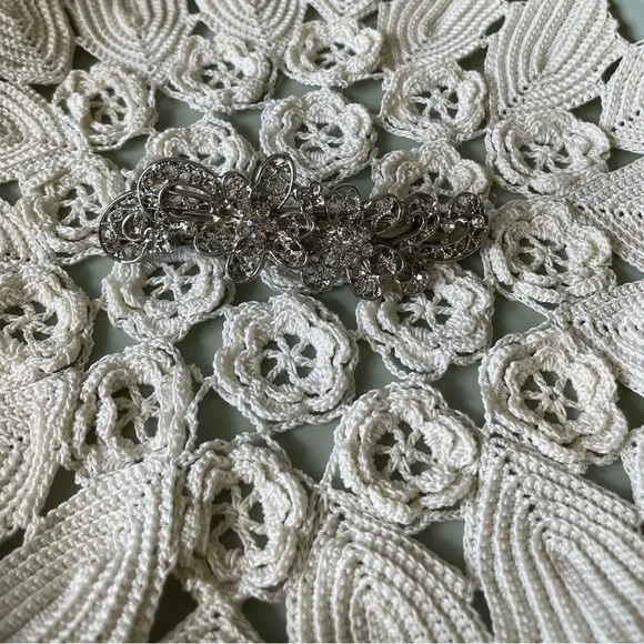 Large Rhinestone Hair Clip - Picture 2 of 8